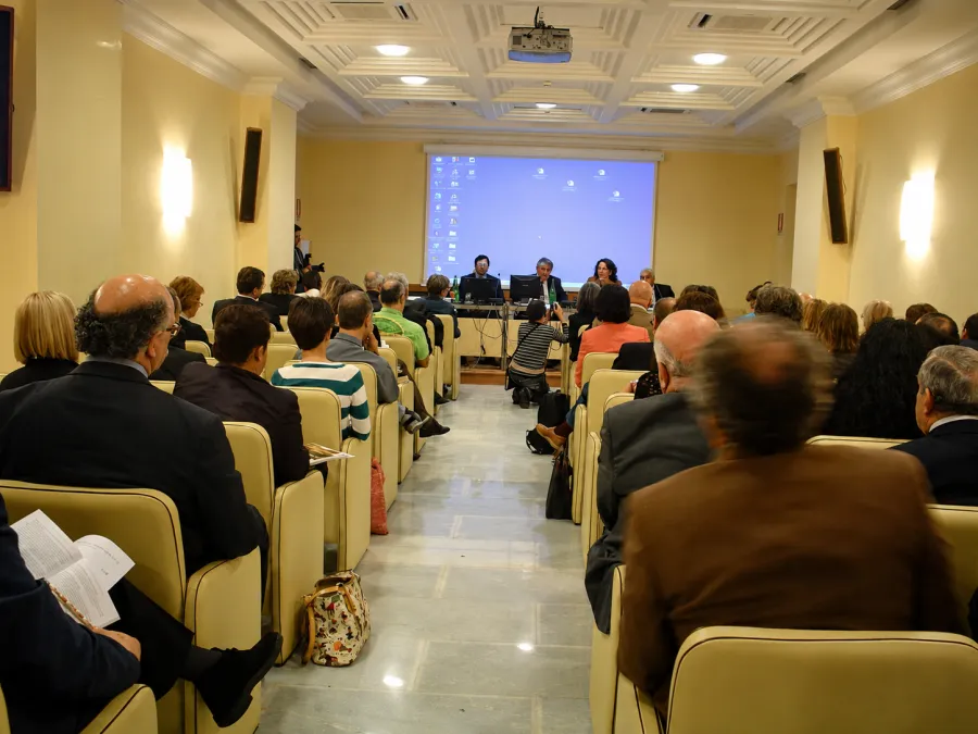 Convegno dell'associazione con pubblico in sala